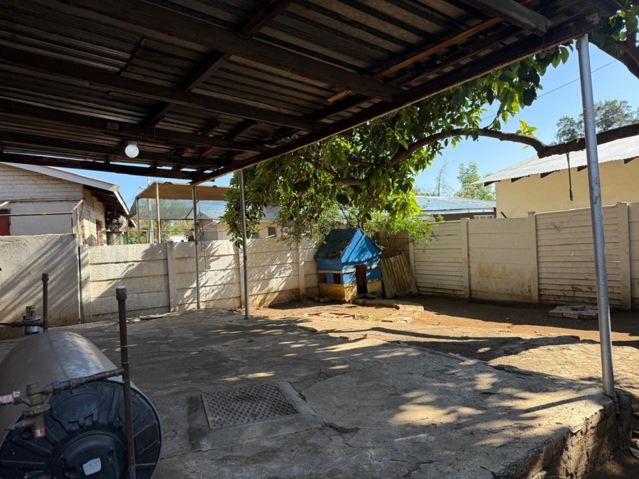 To Let 1 Bedroom Property for Rent in Oos Einde North West